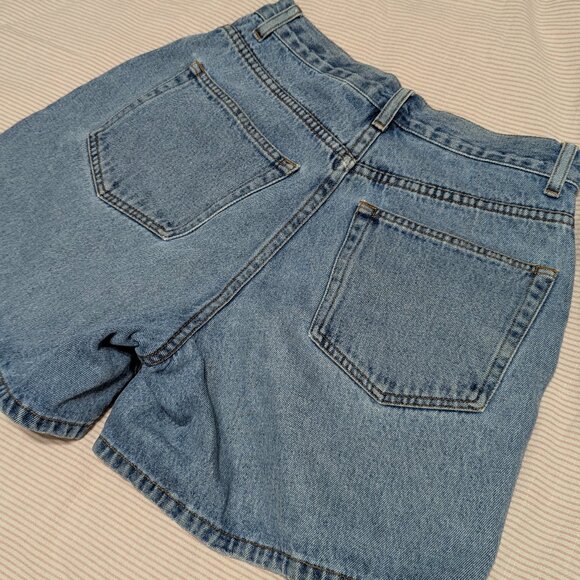 Classic 90's Denim Shorts - Picture 3 of 3